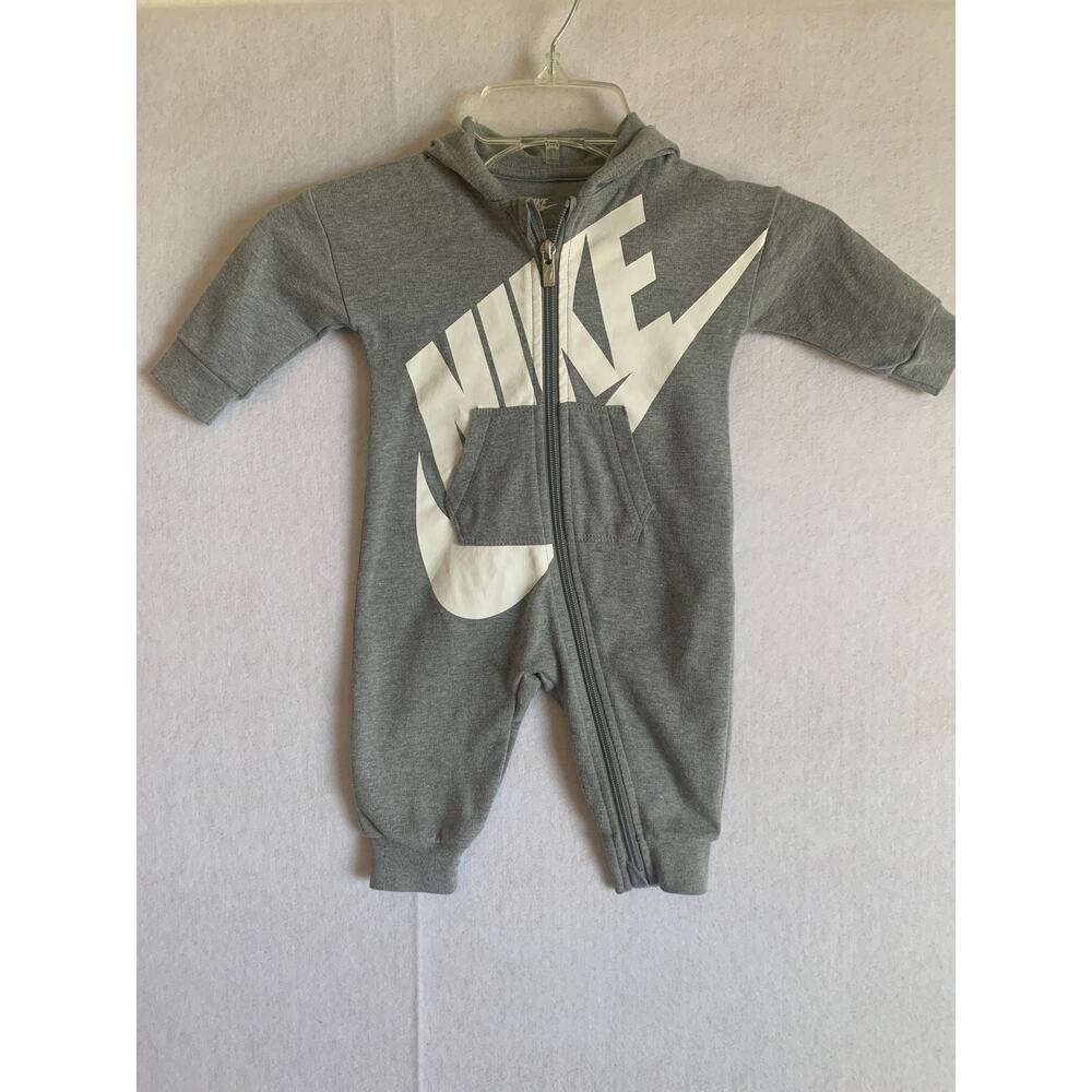 NIKE Baby 1-PC Hooded Long Sleeve Gray White Zipper Romper Size 6M